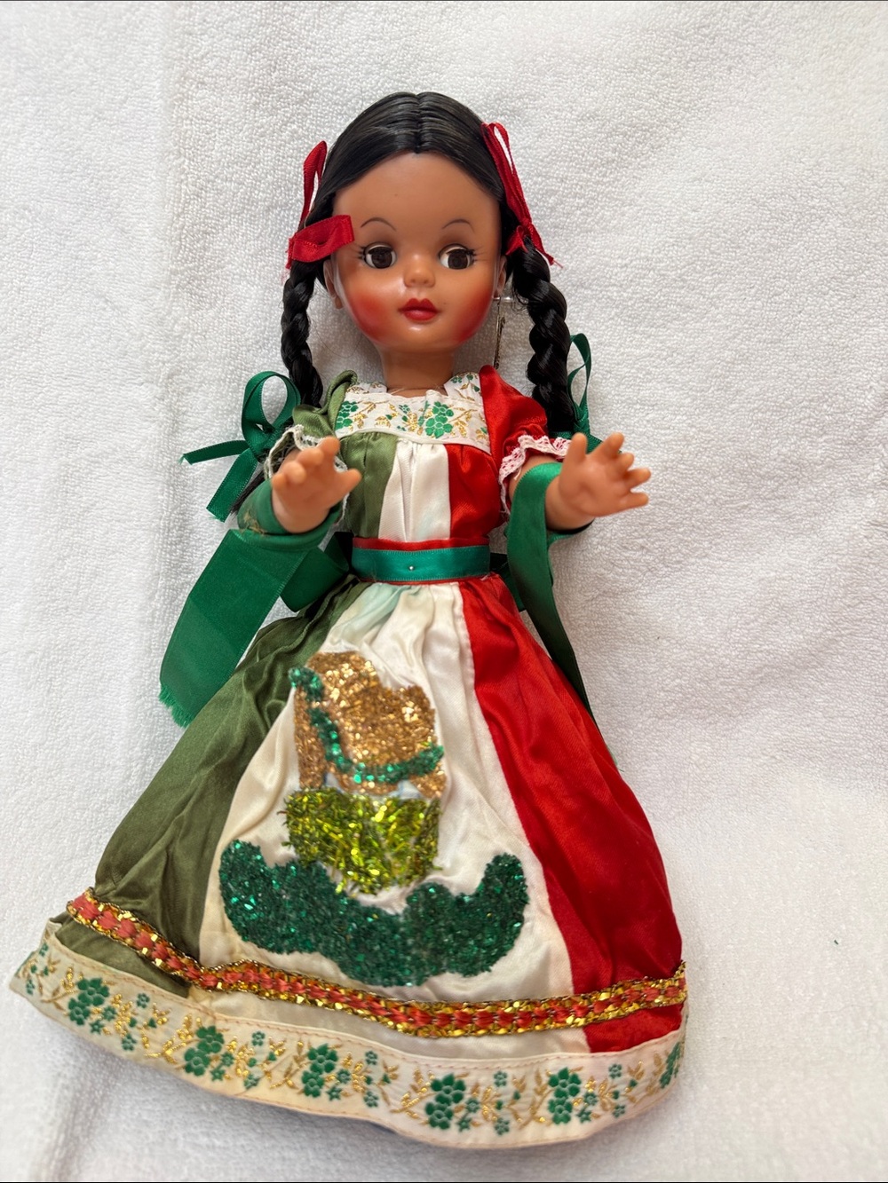 Vintage Mexican souvenir costume doll. 12”